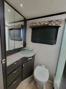 VÉHICULE DE LOISIR D'Occasion DYNAMAX RV RE-V 24TL Modèle 2016 Haute Performance Disponible à la Vente - Product Image 3