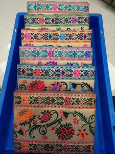 Floral brodé sur mesure de plusieurs façons de couleur dans des conceptions ethniques à des fins diverses en grande largeur et tailles pour la revente. - Product Image 2