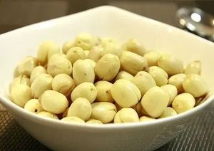 Vente en gros de graines de lotus Phool Makhana de qualité A 21-26mm durée de conservation de 3 ans en vrac pour la transformation des aliments aliments biologiques au détail aliments sains - Product Image 4