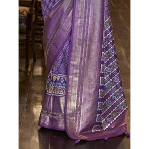 Delicioso Sari de Seda Patola Morado con Blusa Estampada para Eventos y Bodas - Product Image 2