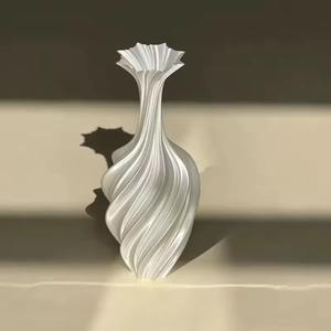 Vase décoratif en argent à texture tourbillonnée de designer, idéal pour les espaces intérieurs minimalistes et luxueux, et les espaces d'art inspirés de l'Inde - Product Image 1