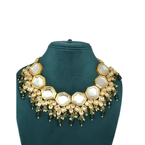 Ensemble de collier en perles vertes à double couche Meenakari Kundan pour les mariages - Product Image 4