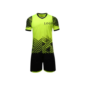 2024 ensemble d'uniformes de maillot de football de vêtements de sport personnalisés prix de gros uniformes de football de qualité supérieure pour les joueurs - Product Image 4