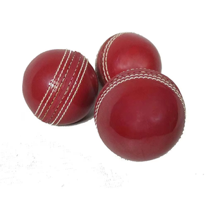 Balle dure de cricket personnalisée balle dure de cricket de sport balle dure de haute qualité en cuir fabricant Sialkot Logo personnalisé - Product Image 5