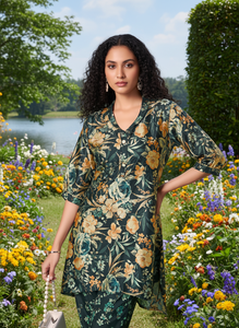 Ensemble coordonné élégant à imprimé floral pour femmes, kurta ethnique contemporain à coupe asymétrique, pantalon assorti, écharpe, tenue de soirée, polyester, séchage rapide - Product Image 3
