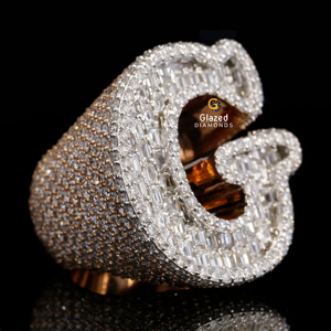 Anillo Hip Hop con Letra G Redonda y Baguette Cut Lab Grown Diamonds Plata de Ley 925 para Boda Unisex - Product Image 2