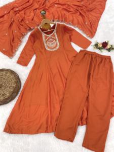 เสื้อคลุมตัวยาวสไตล์อินเดียสำหรับผู้หญิงชุดสวมใส่ชาติพันธุ์แบบดั้งเดิมพร้อมงานทำมือ - Product Image 5