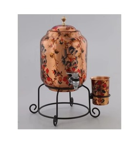 Dispensador de agua de cobre hecho a mano con diseño de Niquer con soporte de diseñador Olla de almacenamiento de agua de cobre puro con tapa Accesorio de metal - Product Image 3