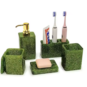 Ensemble d'accessoires de salle de bain en résine de luxe au design haut de gamme. Décoration de salle de bain par Crescent Crafts - Product Image 2