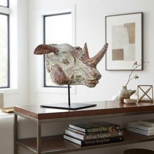 Sculpture de tête de rhinocéros en bois artisanal, sculptée en teck rustique, avec base en métal, pour décoration de table. - Product Image 3