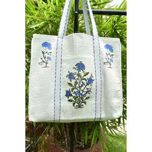 Sac fourre-tout élégant bleu à motifs floraux, broderie décorative, fabrication artisanale de Jaipur, poche intérieure réversible, spacieux, élégant, en coton matelassé - Product Image 1