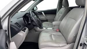2013 Toyota Highlander SE V6 Manual/caja de cambios automática asientos de cuero cámara trasera portaequipajes de aleación R17 neumático disponible izquierda - Product Image 2