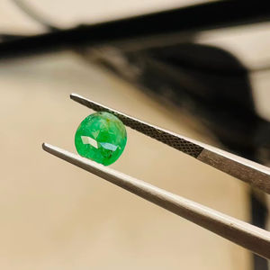 Esmeralda Natural de Zambia, Corte Ovalado, 1.14 Quilates, Piedra Preciosa de Buena Calidad, Lustre, Color Verde Agradable, Pulido Perfecto para Cualquier Joyería - Product Image 4