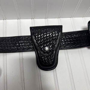 Ceinture tactique en cuir véritable pour hommes avec boucle solide et coupe flexible conçue pour un confort tout au long de la journée - Product Image 4