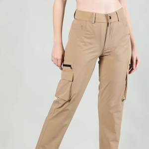 Pantalones Cargo de mujer modernos y funcionales, duraderos y cómodos, perfectos para ropa informal y actividades de aventura - Product Image 1