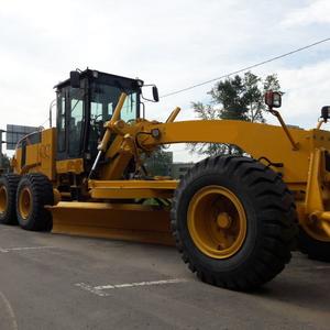 รถเกรดเดอร์สำหรับงานก่อสร้างถนน รุ่นใหม่เอี่ยม 193 แรงม้า 4215D พร้อมเครื่องยนต์ ปั๊ม และเกียร์ของโคมัตสึ ราคาโรงงาน ขาย - Product Image 4