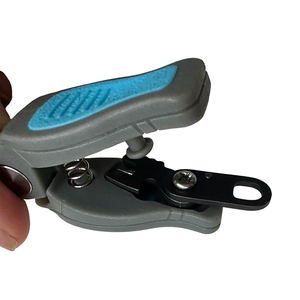 Tijeras de Pesca Mini de 2.5 Pulgadas con Mango Bloqueable, Agarre Antideslizante, Gancho para Limpiar Ojos de Anzuelo, Cortador de Línea de Pesca con Retractor - Product Image 3