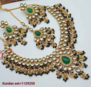 ENSEMBLE DE BIJOUX INDIENS TRADITIONNELS ET À LA MODE EN CUIVRE ENSEMBLE DE BIJOUX DE MARIAGE POUR FEMMES BOUCLES D'OREILLES ET COLLIER - Product Image 2