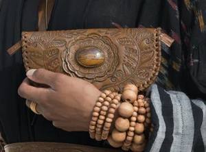 RABADA-Bolso de mano bohemio de cuero de vaca hecho a mano, diseño de pluma de piedras preciosas genuinas - Product Image 4