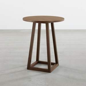 Taburete de madera fuerte adecuado para uso en interiores y exteriores que ofrece asientos confiables con durabilidad duradera - Product Image 1