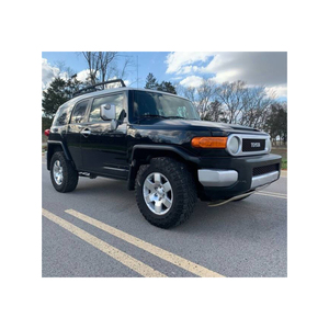 Toyotai FJ Cruiser ขายพร้อมไฟตัดหมอกไฟหน้าและแร็คหลังคาสำหรับโอเวอร์แลนดิงเกียร์