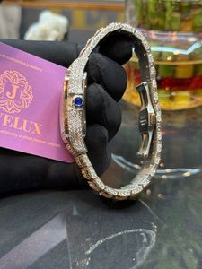 Montre Hip Hop Moissanite en acier inoxydable personnalisée de haute qualité faite à la main entièrement glacée au prix de gros - Product Image 2