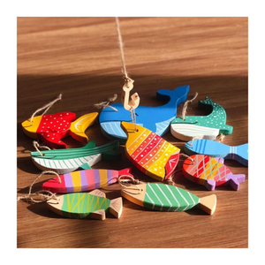 Pescado de madera hecho a mano para encarnar un diseño simple y puro - Product Image 1