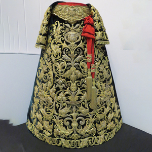 Chasuble personnalisée en velours rouge avec broderie dorée et voile blanc assorti à motif floral pour les cérémonies religieuses, unisexe adulte - Product Image 4