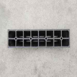 駐車場用反射テープ付きユニバーサルホイールストッパー - Product Image 2