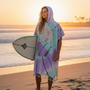Poncho de Playa para Adultos al por Mayor - Toalla con Capucha en Espiral, Morado Tie-Dye, 100% Algodón Turco, Bata de Cambio para Surf y Natación, Proveedor OEM - Product Image 4