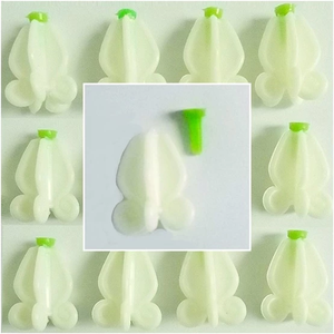 Fleurs artificielles en plastique Thai Dok Rak, blanches et vertes, pour guirlandes, artisanat et décoration - Product Image 3