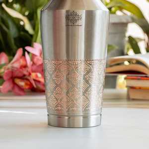 Bouteille en cuivre finition antique de 1350 ml avec <span class=keywords><strong>sac</strong></span> à eau chaude en verre semi-embouti gravé pour <span class=keywords><strong>le</strong></span> remplissage d'eau - Product Image 4