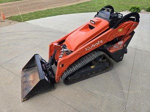 รถตักล้อยางขนาดเล็ก Kubota SCL1000 ปี 2023 พร้อมเครื่องยนต์ดีเซลและแรงยกสูง - Product Image 4