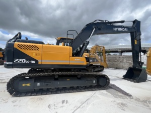 Excavatrice hydraulique sur chenilles Hyundai ROBEX220LC-9S d'occasion de haute qualité, d'origine coréenne, 22 tonnes - Product Image 2