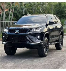 Fortuner Híbrido SUV 2024 USADO EN EXCELENTES CONDICIONES con Caja de Cambios Automática, Volante a la Izquierda, Interior de Cuero, Neumáticos R17 - Product Image 3