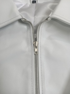 Nouvel arrivage de veste d'hiver unisexe en cuir de mouton véritable avec logo sur le devant Produit en fourrure de mouton véritable - Product Image 6