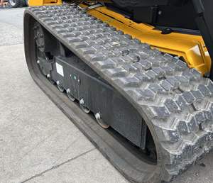 Cargadora de dirección deslizante JCCB de estado usado 2024, engranaje de cargador frontal de bajo consumo, motor de motor bastante usado, cargadora de orugas, tipo móvil - Product Image 5