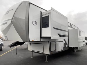 NUEVO 2025 Forest River Wildwood Heritage Glenn 369BL - Product Image 3