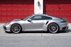 2022 911 Turbo S Coupé ~6 000 milles, moteur Flat-6 biturbo, transmission intégrale, non modifié - Product Image 3