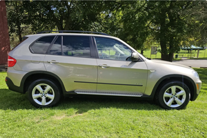 Vehículo Usado a Precio Accesible - Volante a la Izquierda |   Volante a la derecha |   2010 B M W X5 XDRIVESS48I - Product Image 2