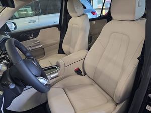 รถ SUV ไฟฟ้าหรูหรา M-BENZ EQB 250+ RWD ปี 2025 สภาพดี ราคาคุ้มค่า พร้อมหลังคาพาโนรามาและเบาะหนัง - Product Image 3