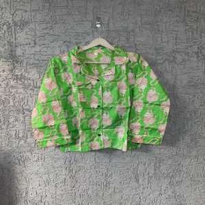 Pyjamas imprimés en blocs de coton pur pour femmes Ensemble de vêtements de détente indiens à fleurs vertes Pyjamas d'été emballés dans un cadeau de Noël uniques - Product Image 3