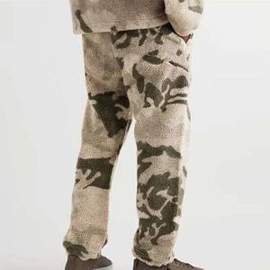 ชุดวิ่งออกกำลังกายแบบกำหนดเองผ้าเชอร์ปาวิ่งแบบหนาสำหรับผู้ชายกางเกงชีพแบบเรียบทรงโค้งตรงสำหรับฤดูหนาว - Product Image 2