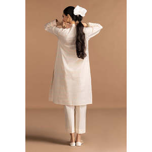 Chemise beige jacquard teinte pour femme, motif floral vintage, style simple, boutons décoratifs, tailles XL, coton et soie, pour le printemps et l'automne - Product Image 4