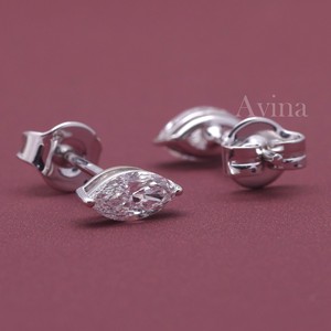 Boucles d'oreilles clous en diamant de laboratoire certifié IGI, taille marquise, en or 18 carats, solitaires - Product Image 2
