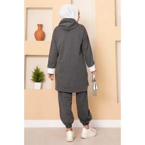 ชุดวอร์มฮิญาบแบบมีฮู้ดแอนทราไซต์มีรายละเอียด - Product Image 1