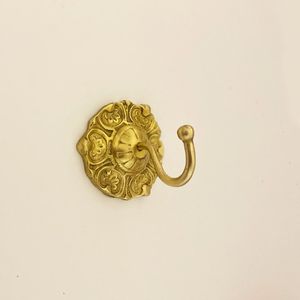 Ganchos de pared de latón Heritage para proyectos de restauración, que combinan con el decorismo del período, autenticidad, valor para el hogar, calidad y atractivo duradero en la actualidad. - Product Image 3