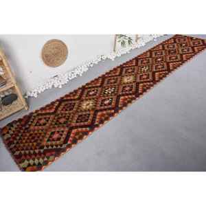Alfombra Kilim Turca Vintage de 2.5x11.5 pies, Alfombra Roja de Patchwork de Lana - Product Image 2