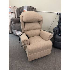 Sillón Reclinable Elevador Compacto Admiral con Doble Motor, Masaje Extensible y Respaldo en Cascada, Diseño Moderno, Dimensiones del Asiento de 19 Pulgadas - Product Image 1