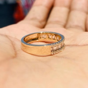 แหวนเพชรทรงบาแกตต์และทรงกลมแบบครึ่งวงนิรันดร์ ดีไซน์คลาสสิกสำหรับงานแต่งงานและงานหมั้น ทำจากทองคำขาว 14k ที่เป็นที่ต้องการอย่างมาก - Product Image 3